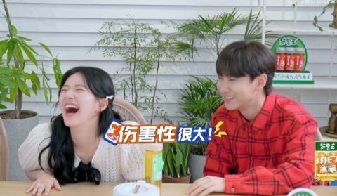 凤凰传奇|汪苏泷、赵露思再次无默契互动,何炅在线吐槽:手忙脚乱像擒拿