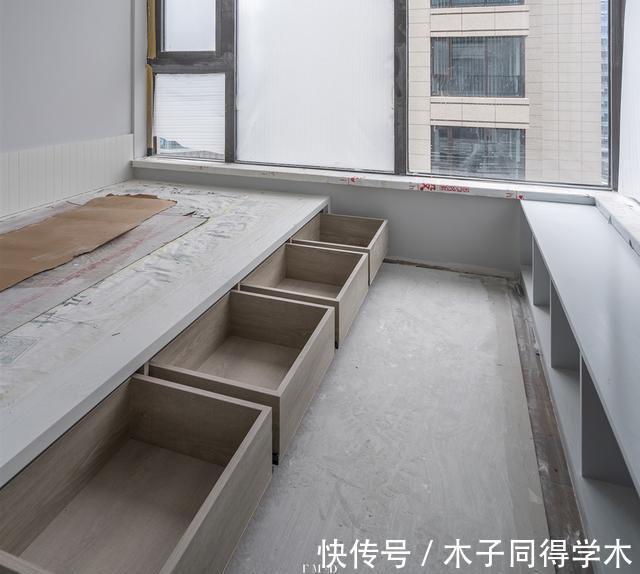 收纳|这能不高兴吗？次卧打2米长地台床转角2米7的卡座，每1㎡极致利用