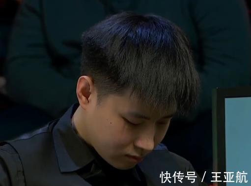 红球|3-6!赵心童爆冷出局:惨遭首轮游,低头失望,中国德比无缘上演