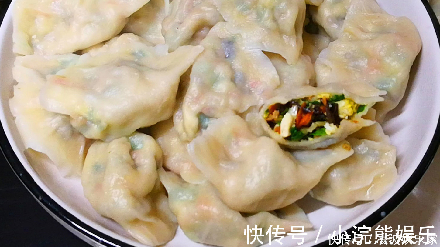吃起来|素馅饺子好吃有诀窍，教你调馅小技巧，吃起来比肉饺子还香