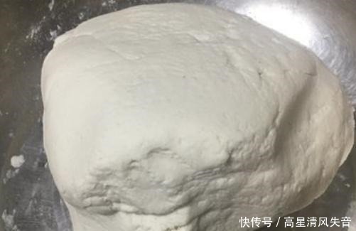 1碗糯米粉,1勺红糖,1勺白糖,简单几步做出糖油粑粑,香甜软糯