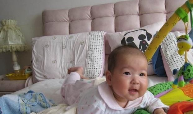 发育|新生宝宝如果在这个月会“翻身”说明宝宝发育很好,宝妈偷着乐吧