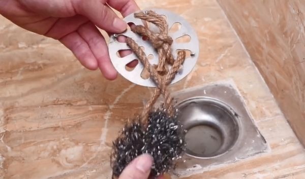 把钢丝球塞进袜子里真厉害，解决了很多人的大烦恼，快告诉家人！