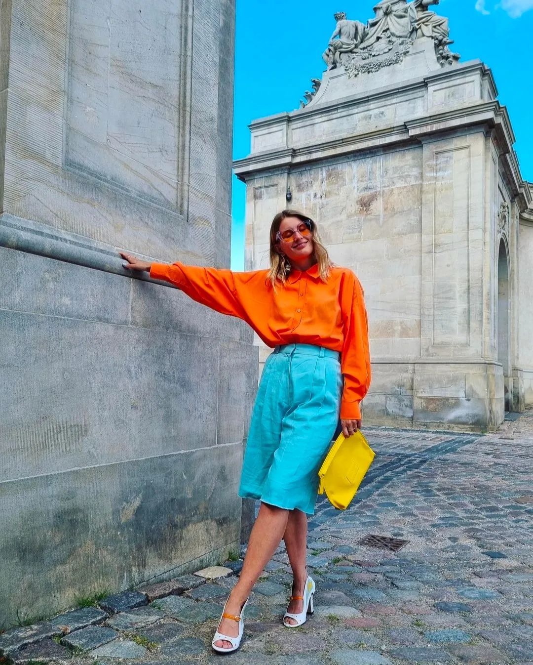 蕾丝|黑白灰穿腻了？今夏这6组彩色穿搭超显白，回头率100%