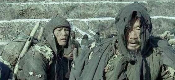 古代饥荒时,人们都抢着吃草根树皮观音土,为何没人抓鱼虾吃呢?