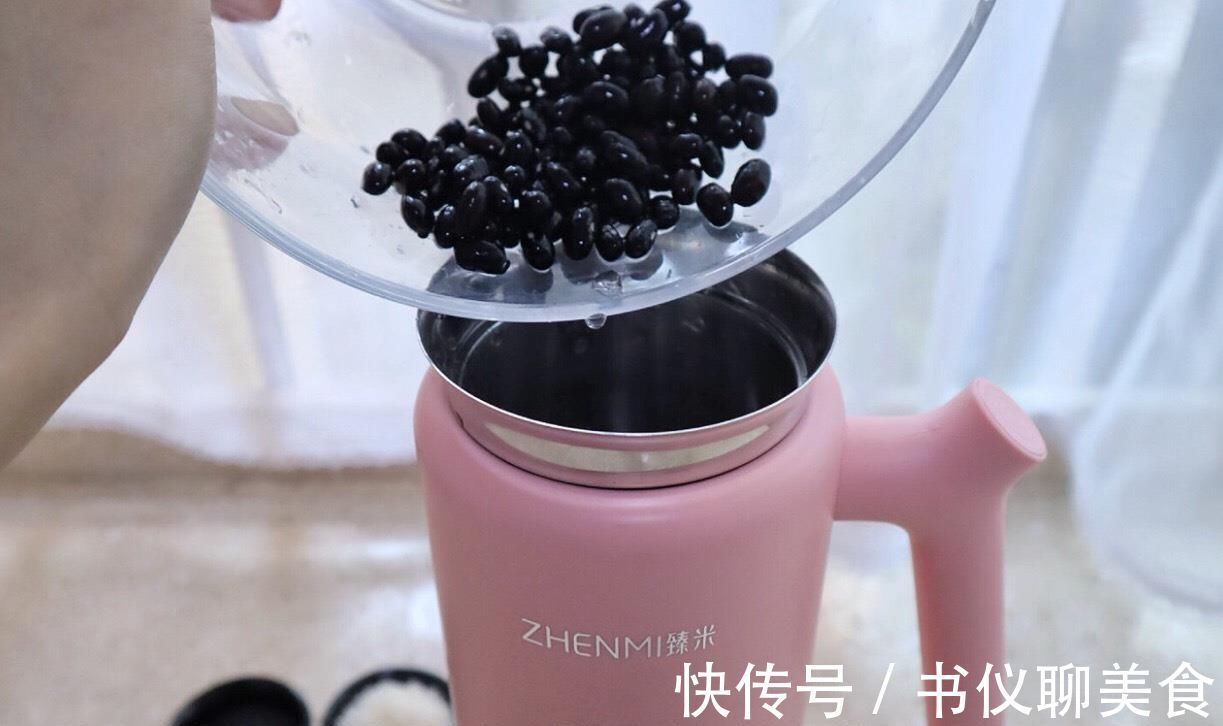 黑豆粉|白发最怕这食材,每天吃点,头发乌黑光泽,白发少了人也精神了