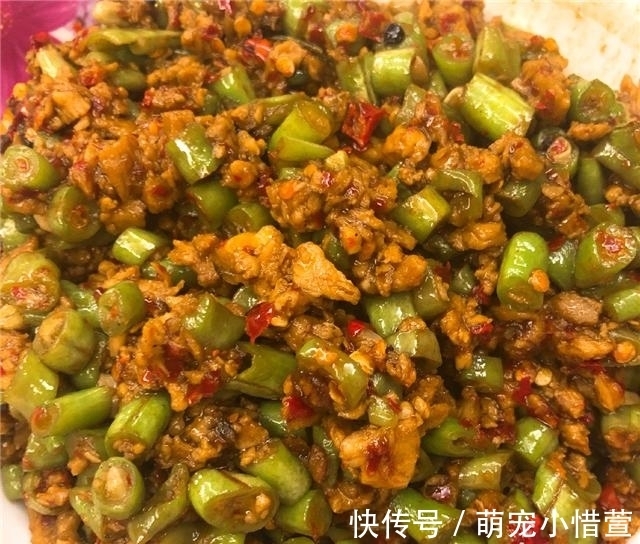 回家|弟弟带准媳妇回家探亲,我特意下厨招待,一桌菜被她嫌弃太寒碜!