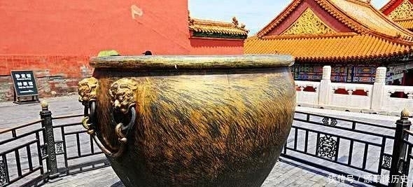 故宫里的水缸是做什么的?为何冬天水不会结冰?