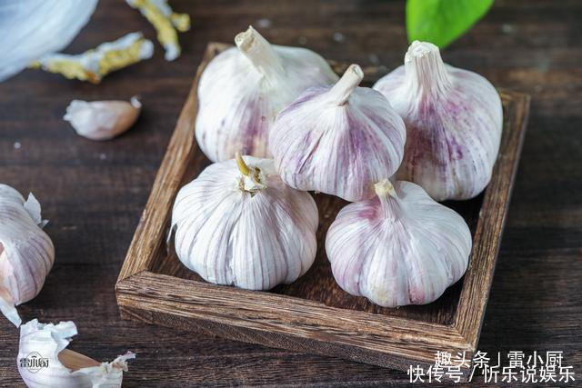 吃不完的大蒜易长芽简单1招,放1年都不会坏掉,今天才弄明白
