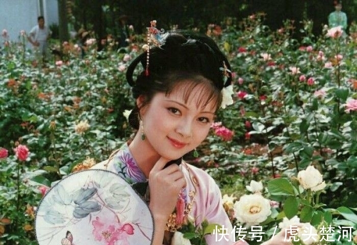 美人#6首团扇诗词!从盛夏到初秋,团扇美人都是一道风景线,明艳动人