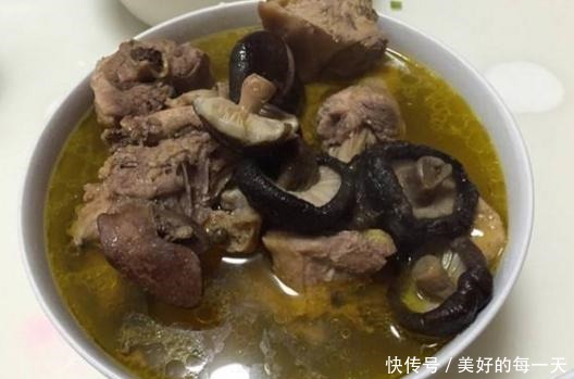 真的|炖鸡汤要不要焯水,大厨无意说漏嘴,30年的鸡汤真的是白喝了