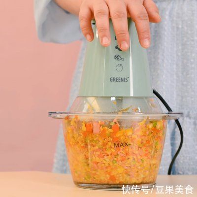 5种食材精心搭配，我要吹爆这款鸡蛋火腿煎包