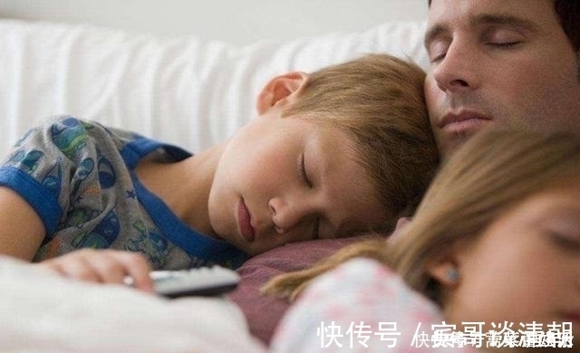 笑笑|一岁宝宝有这3种行为,是“变聪明”的表现,宝妈别强迫改正