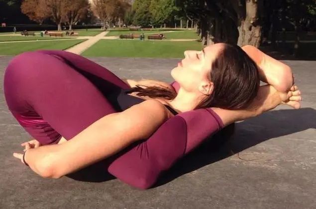 动作|除了容貌该如何提升颜值不如试试这3式瑜伽,轻松练出优雅气质