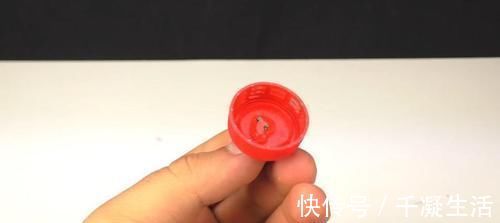 塑料瓶盖别扔了, 简单改造一下, 放在家里有大用处, 看完赶紧试试