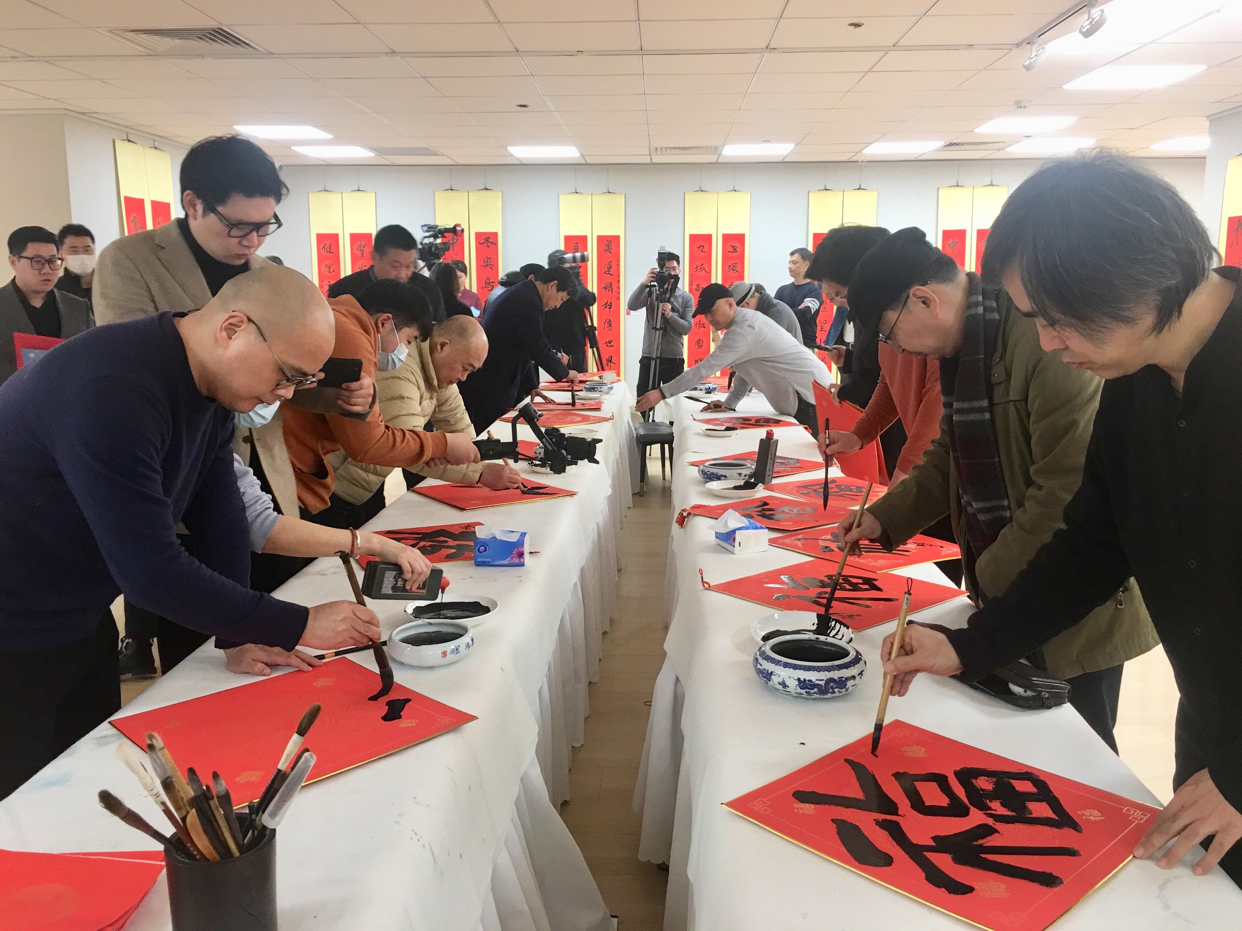 传统节日|“为奥运喝彩”艺术家小年之际写福送福 与全民迎冬奥贺新春