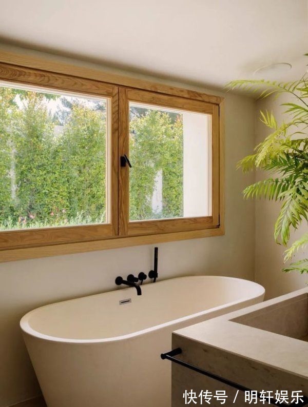 大宅|300㎡自然原木风大宅,盛开鲜花的院子,365天不出门也不嫌闷!