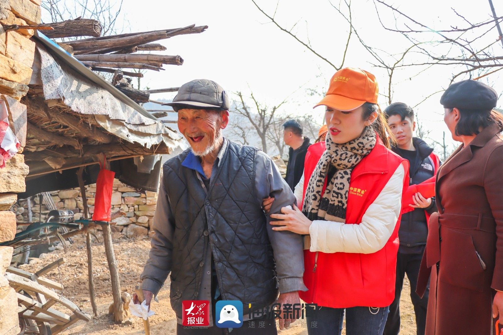 周大生|“爱在心田，温暖人间”日照中国黄金、周大生走进四亩地村送温暖