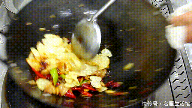 简单|每次去饭店都想吃的干锅土豆!简单操作在家也能做出饭店的味道