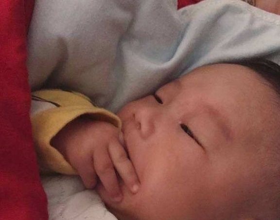 宝妈|宝宝一直吃手真的是因为饿吗?这几点原因很少人知道,宝妈别忽视