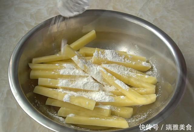 土豆新吃法,不炒不用炖,酸甜又开胃,孩子三天两头点名吃,解馋