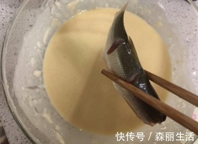 面粉|炸鱼时,用淀粉好还是用面粉好教你3个小技巧,酥香入味不腥