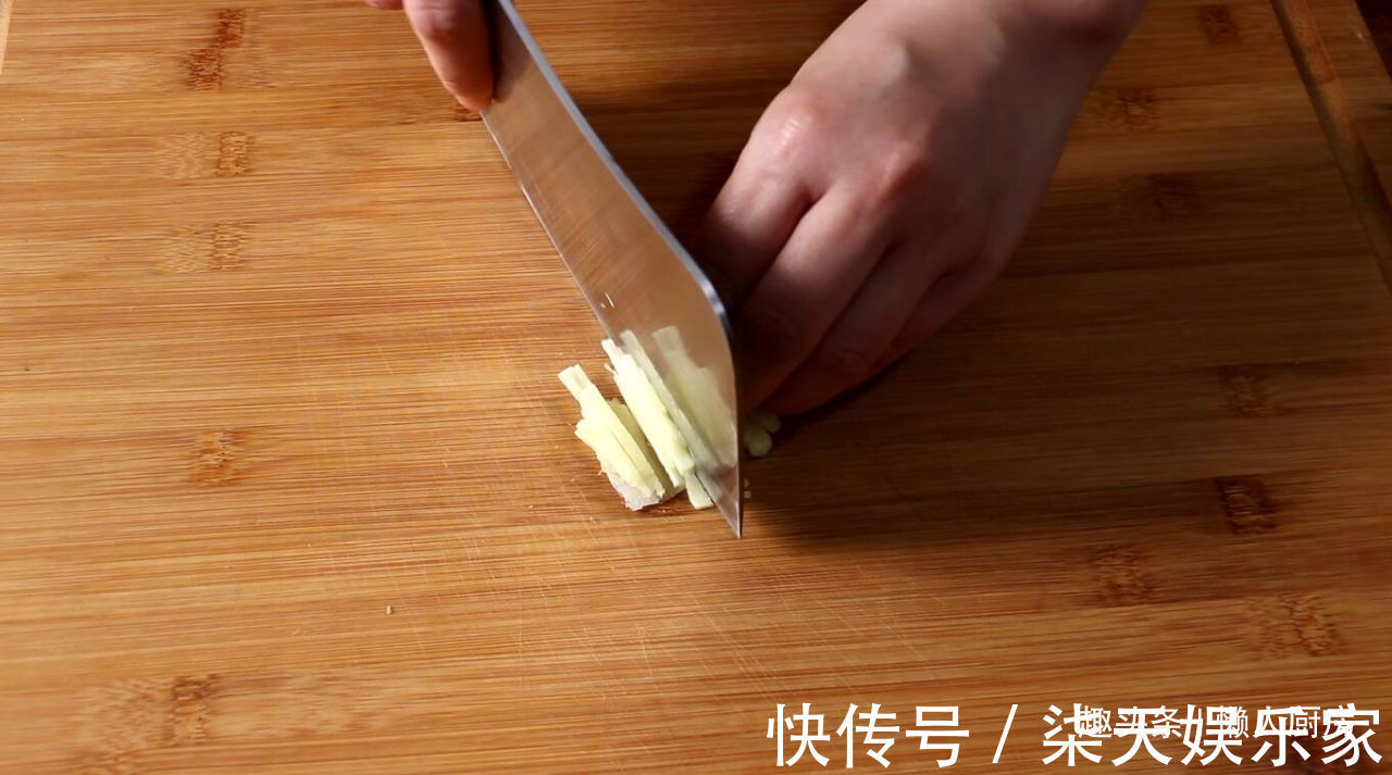 不放油炸,不用油煎,学会鸡翅的新做法,好吃到吮指,皮滑肉嫩