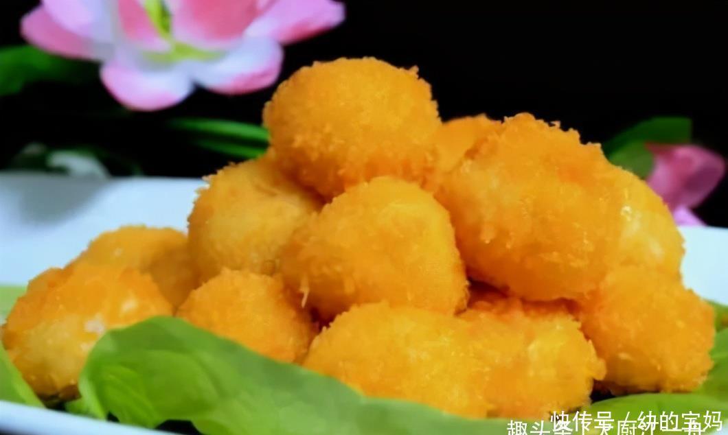 汤圆扔进滚烫的油锅里,瞬间变美食,头一次见这做法,好吃又解馋