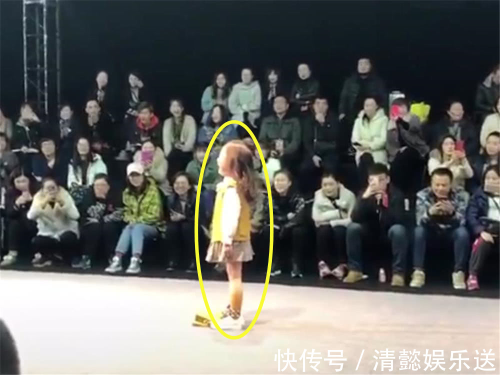 小提|宝宝走秀时突发状况，解决方式让人无语，网友服了