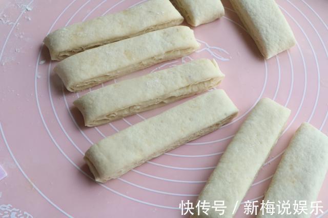 做法和馒头差不多，味道比馒头香、脆、甜、脆，当早餐吃还更营养
