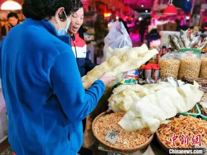 春节|春节临近 广东侨乡台山人用浮皮为年味菜肴添“金”