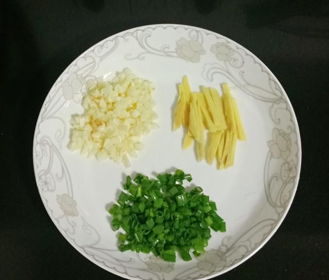 它是“堿性食物王”，女性可多吃，頭發變順滑，腰肢更細了