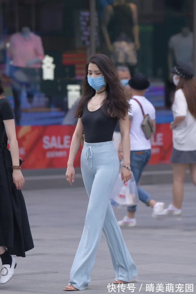 高跟鞋 穿衣也要留余地,切忌清一色选择紧身款,让整个穿搭陷入被动!