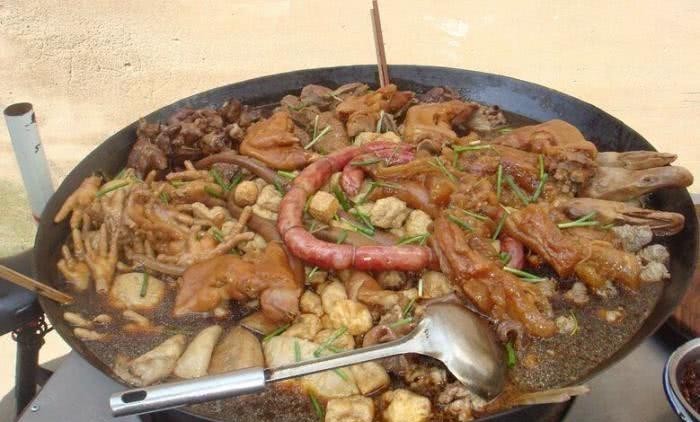 火爆|李鸿章请美国人吃饭,发现菜不够吃,于是他发明1道菜,火爆美国