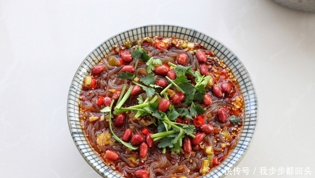 教你自己在家就能制作酸辣粉,吃起来很过瘾