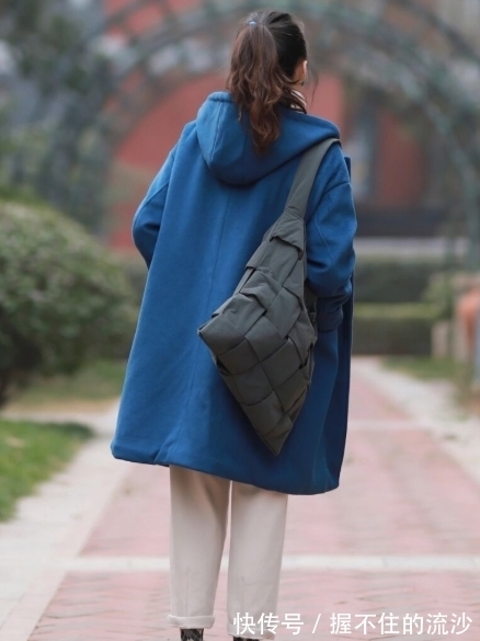 博主 “小白裤”该怎么穿?看完这些搭配就懂了,简约日常不挑人