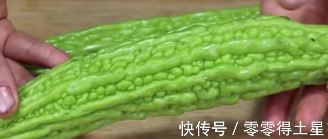 小米椒|这才是苦瓜最正确的做法,不苦不涩,开胃又下饭,我家一周吃6次!