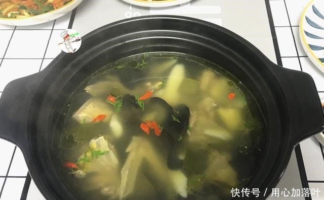 元宵节,儿子出差,我做了6菜1汤和2道小吃,和未来儿媳妇一起吃