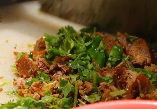 网红店|网红店做肉夹馍,12元一个每人只能买两块儿,食客:真想天天都吃