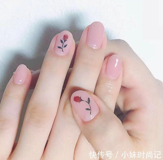 心动的新年美甲来了,精致又俏皮,主要是显手白