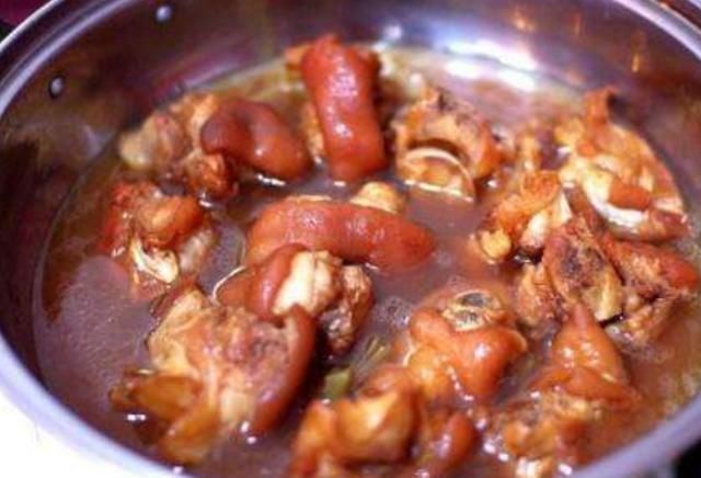 高压锅|老妈炖的“猪蹄”,不用高压锅,只需一招,软烂入味不油腻