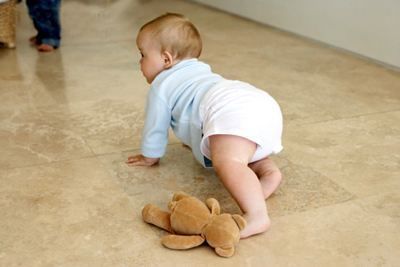 锻炼宝宝肢|先爬后走的孩子,和不爬就走的孩子有何不同将来3方面差距明显