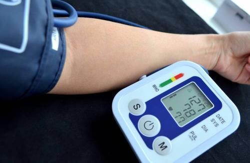 高血压患者|30岁男子,健身时脑出血身亡,提醒:高血压患者,这2件事要少做