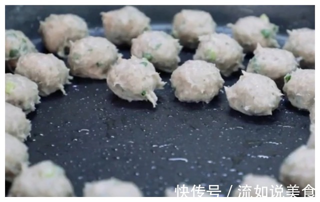 每次我家做这个鱼饼,孩子都会抢着吃,方法简单,口感不柴也不腻