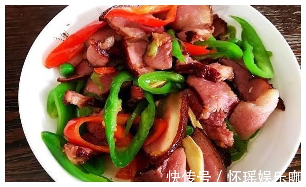 青椒炒腊肉|精美的家庭小菜,十分美味的青椒炒腊肉,让人回味无穷