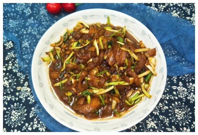 炒茄子,不管圆茄子还是长茄子,按照大厨的方法,茄子香软不发黑