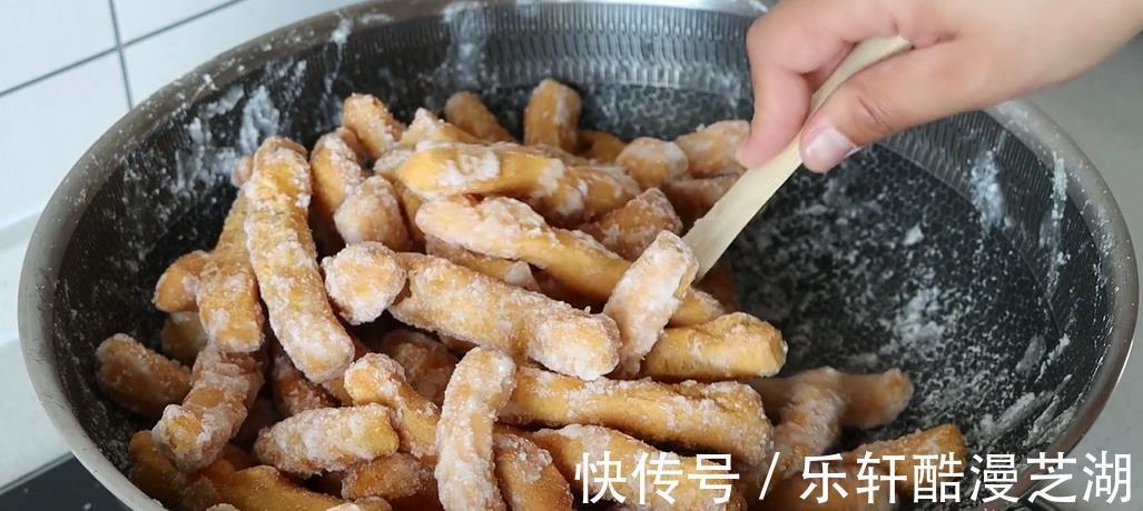 小时候常吃的小零食鸡蛋酥！来看看它是怎么做成的吧！