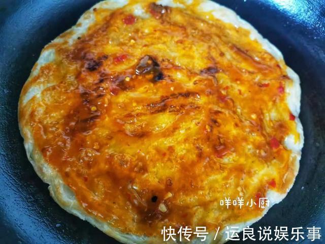 手抓饼|自制懒人酱香饼,不要揉面,早起5分钟就能搞定,比外面买的香