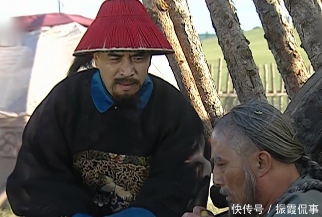 递给|康熙王朝中，当李光地递给明珠窝窝头时，为何明珠突然说有内奸？