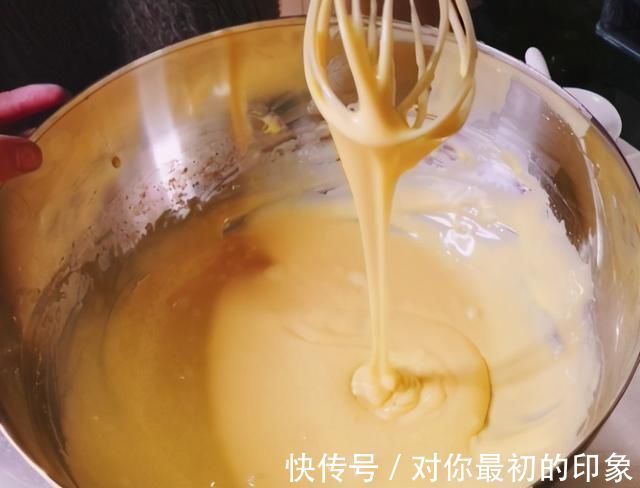 面粉|1碗面粉2个鸡蛋，教你自制蛋糕，不用烤箱不用电饭锅，一次成功